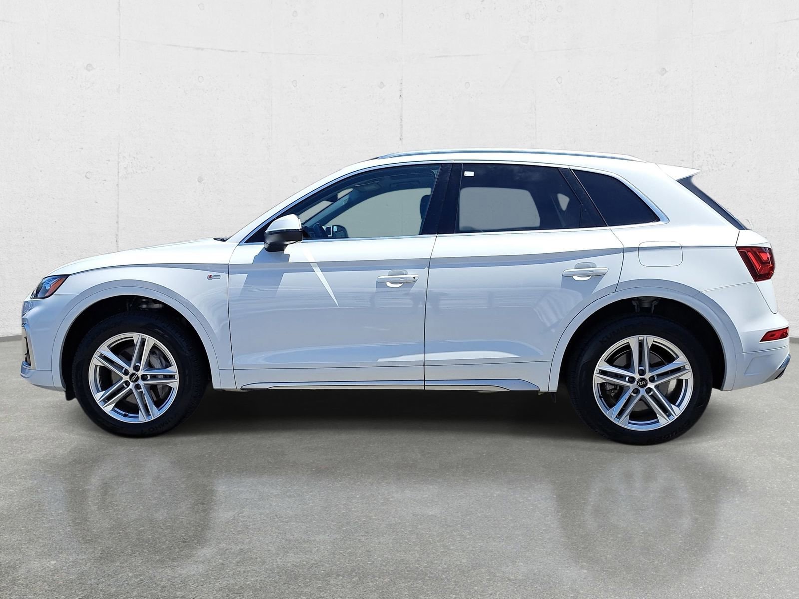 Used 2023 Audi Q5 e Premium Plus w/ Premium Plus Package AWD/4WD image 8