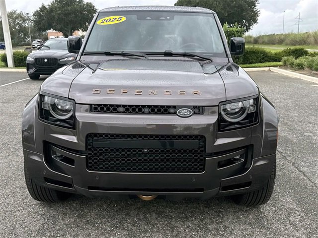 Used 2025 Land Rover Defender 110 image 10