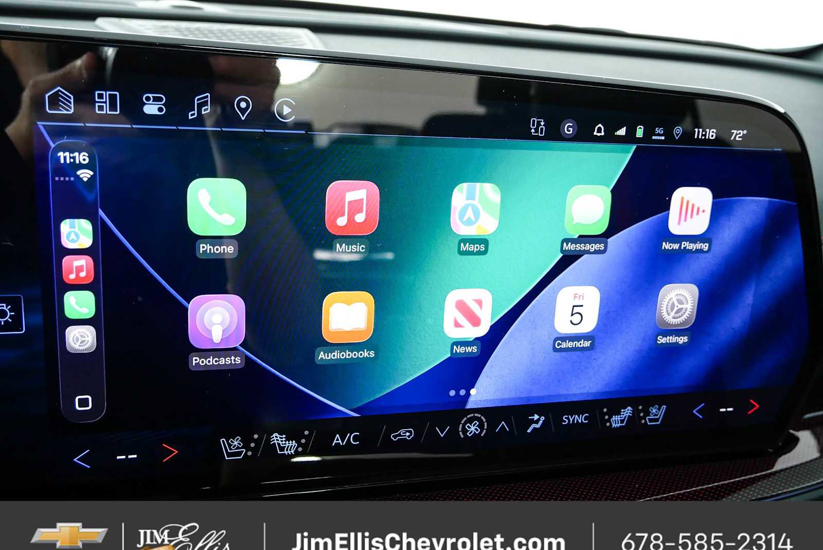 New 2026 Chevrolet Traverse RS w/ LPO, Floor Liner Package AWD/4WD image 16