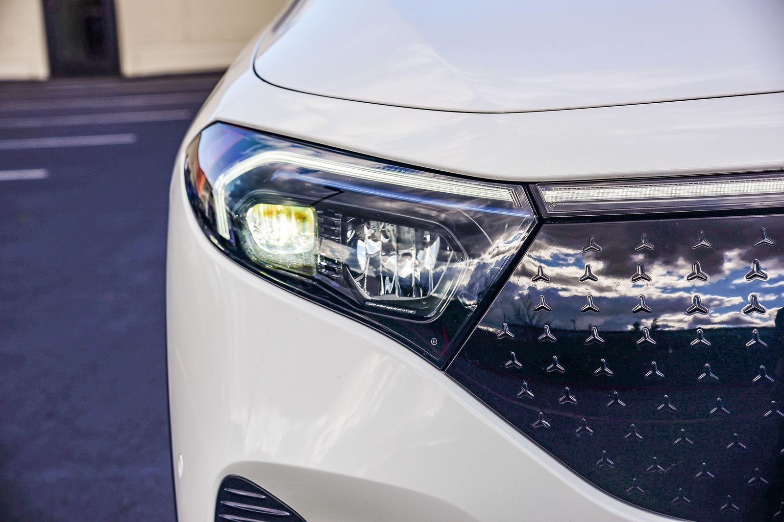 Used 2025 Mercedes-Benz EQB 250+ image 12