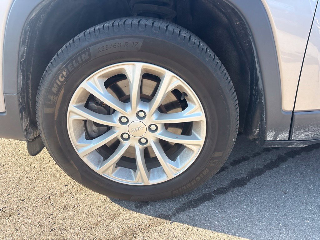 Used 2020 Jeep Cherokee Latitude FWD image 18