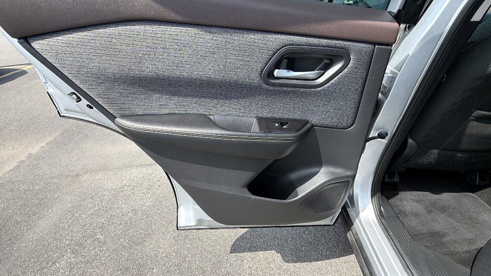 Used 2021 Nissan Rogue SV AWD/4WD image 34