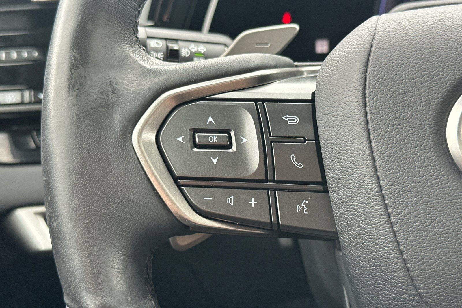 Used 2023 Lexus RX 350 w/ Cold Area Package image 36