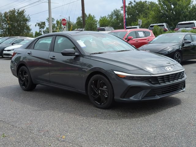 New 2026 Hyundai Elantra Sport FWD image 3