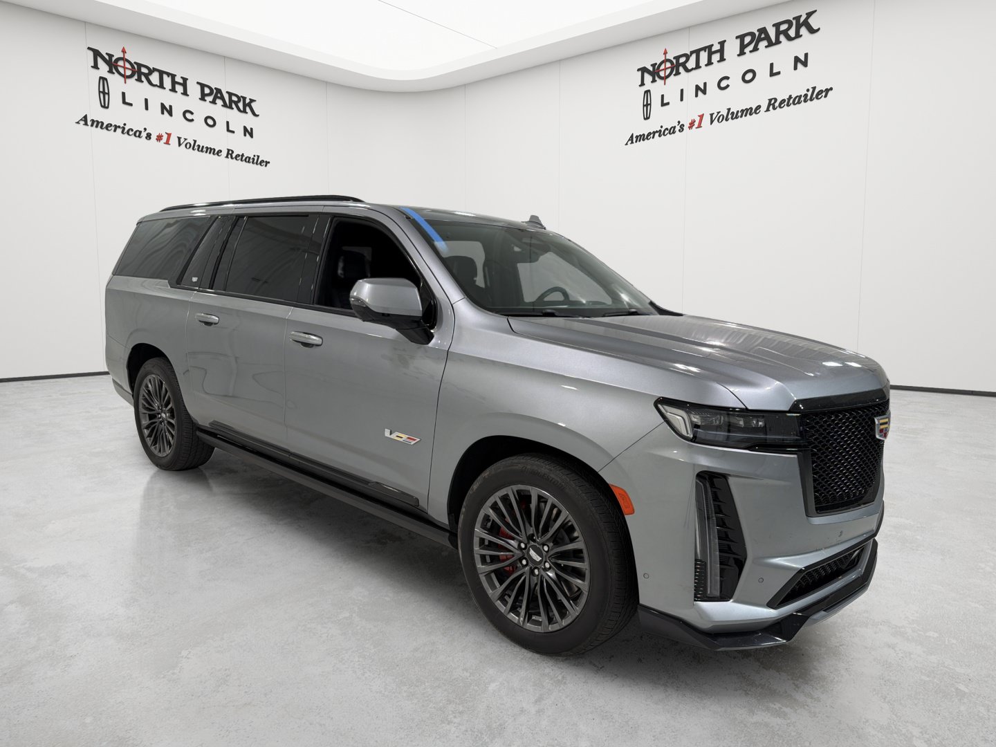 Used 2023 Cadillac Escalade ESV V AWD/4WD image 7