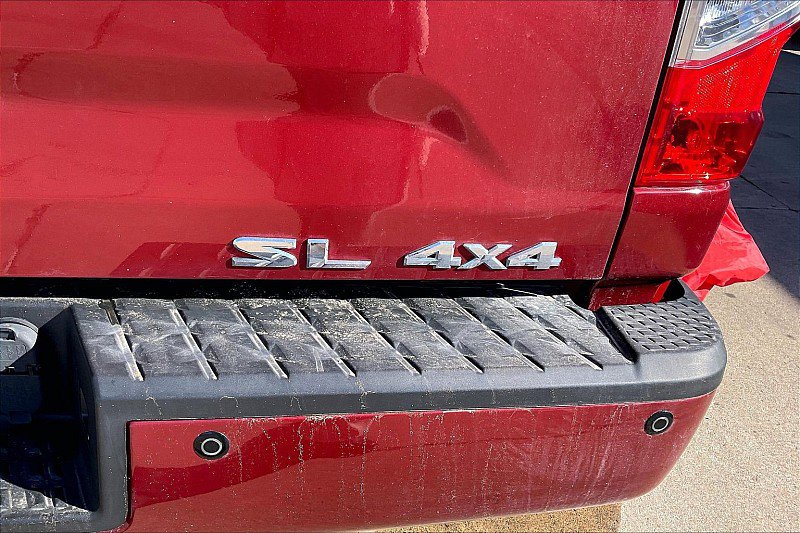 Used 2018 Nissan Titan SL image 24