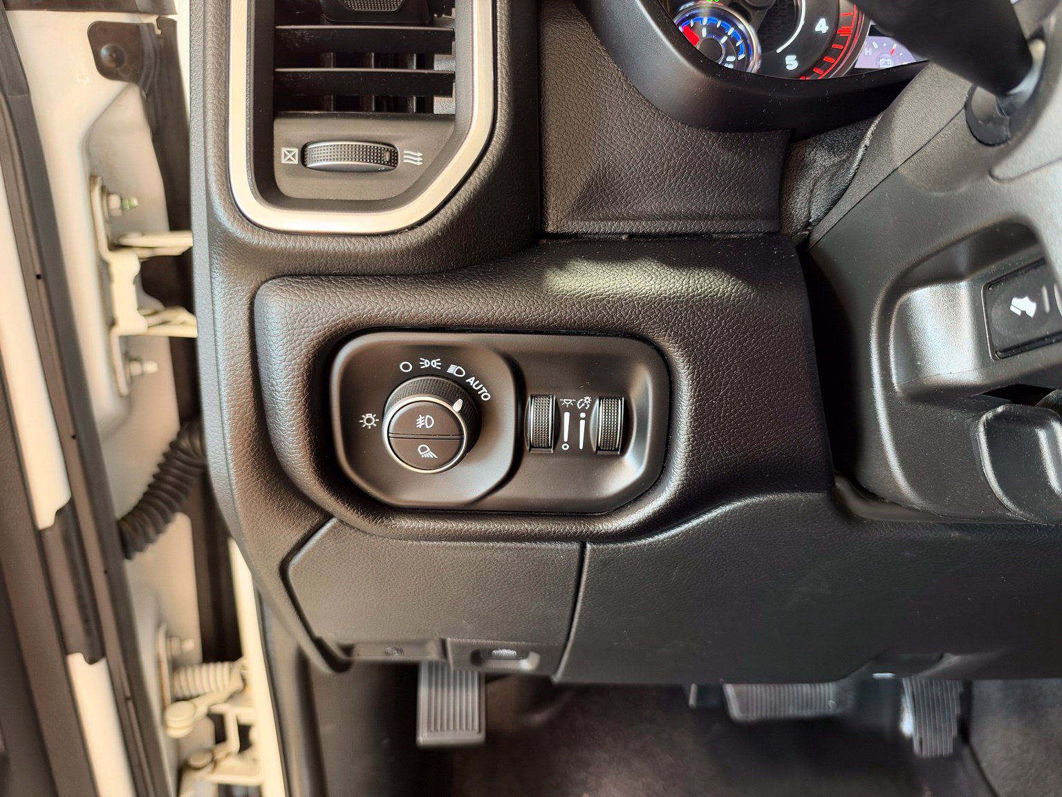 Used 2022 RAM 2500 Laramie w/ Night Edition AWD/4WD image 23