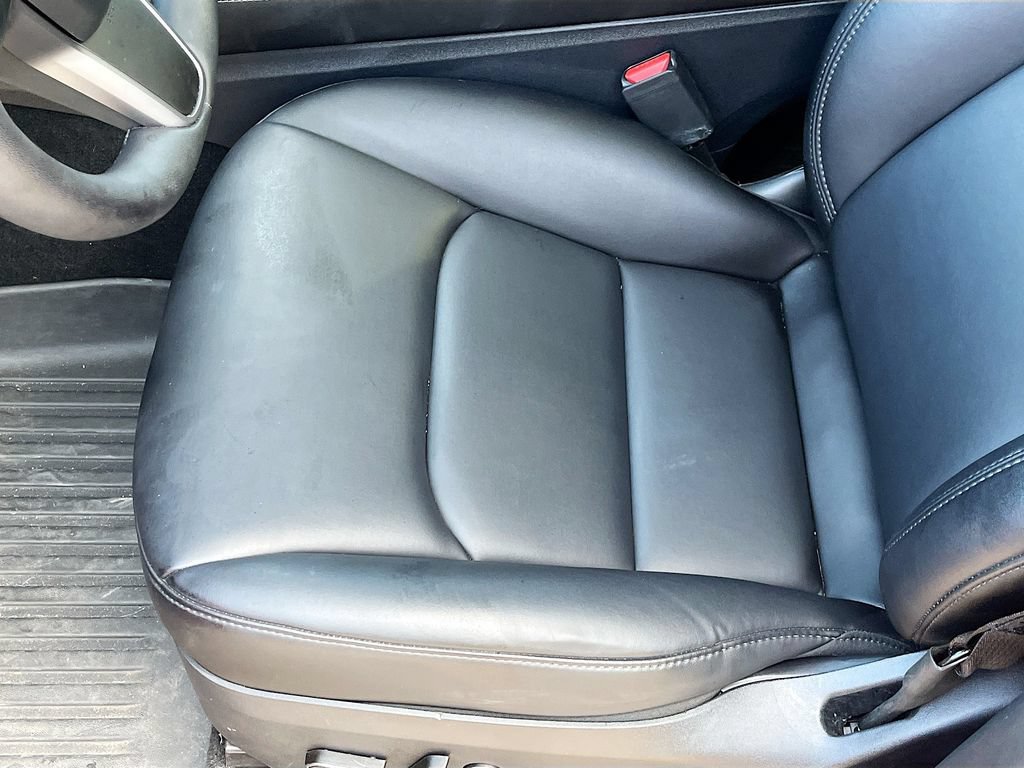 Used 2025 Tesla Model Y Long Range RWD image 19