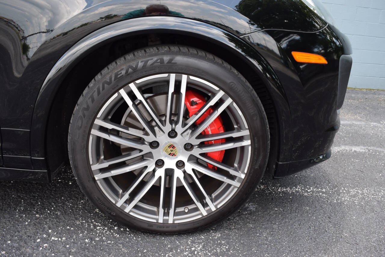 Used 2017 Porsche Cayenne GTS AWD/4WD image 18