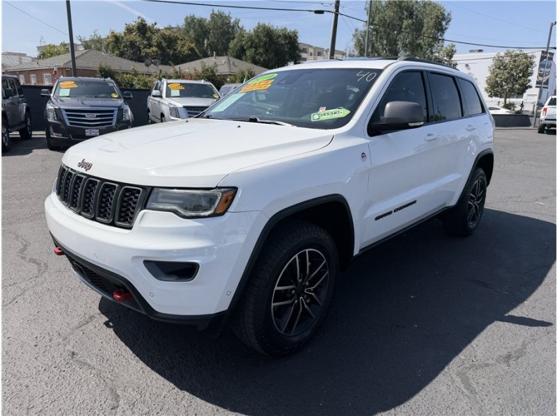 Used 2019 Jeep Grand Cherokee Trailhawk w/ Trailhawk Luxury Group AWD/4WD image 3