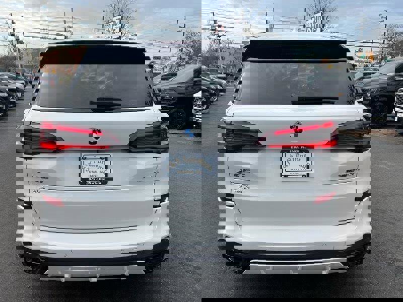 Used 2021 BMW X5 xDrive40i w/ M Sport Package AWD/4WD image 5