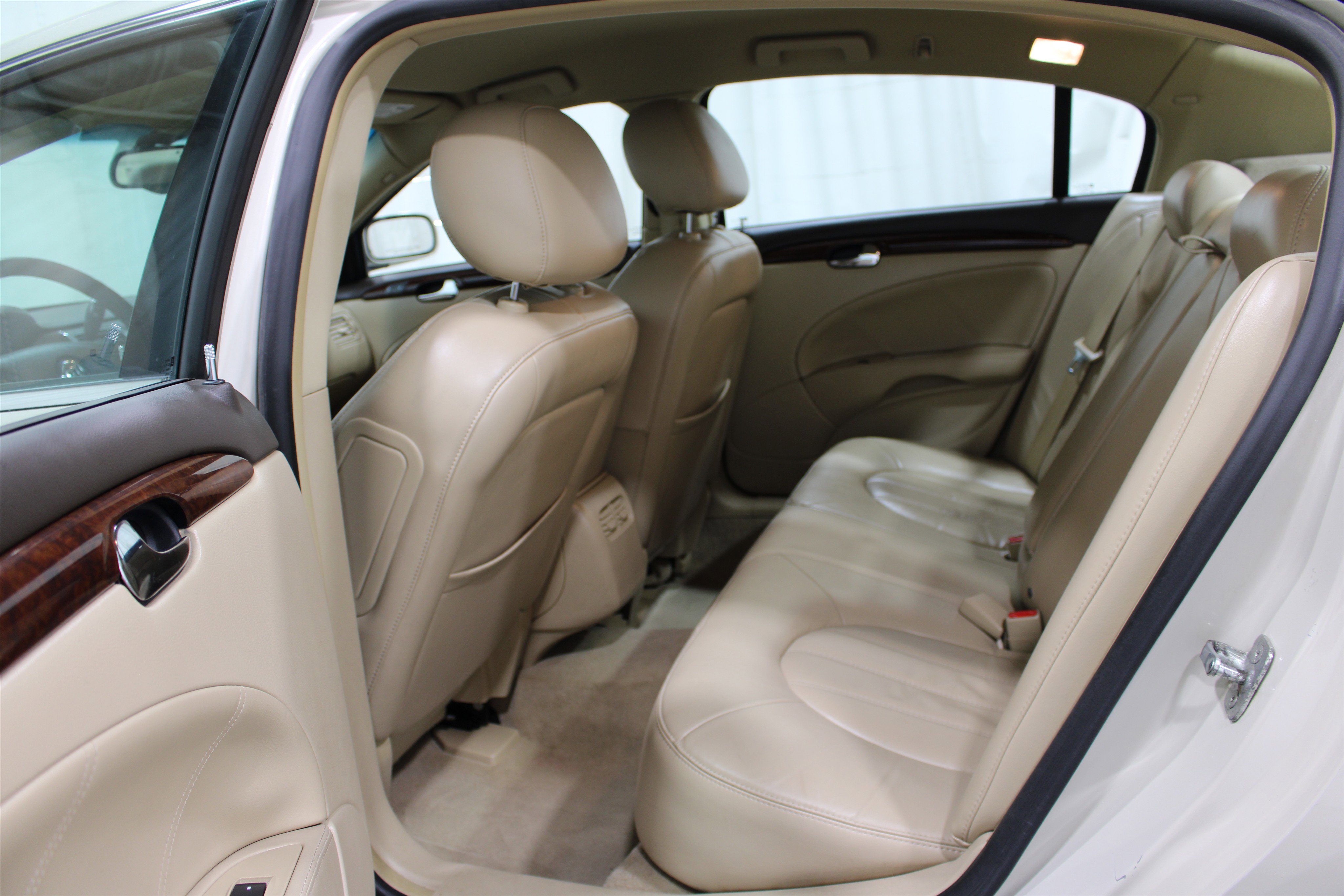 Used 2011 Buick Lucerne CXL w/ Driver Confidence Package FWD image 17