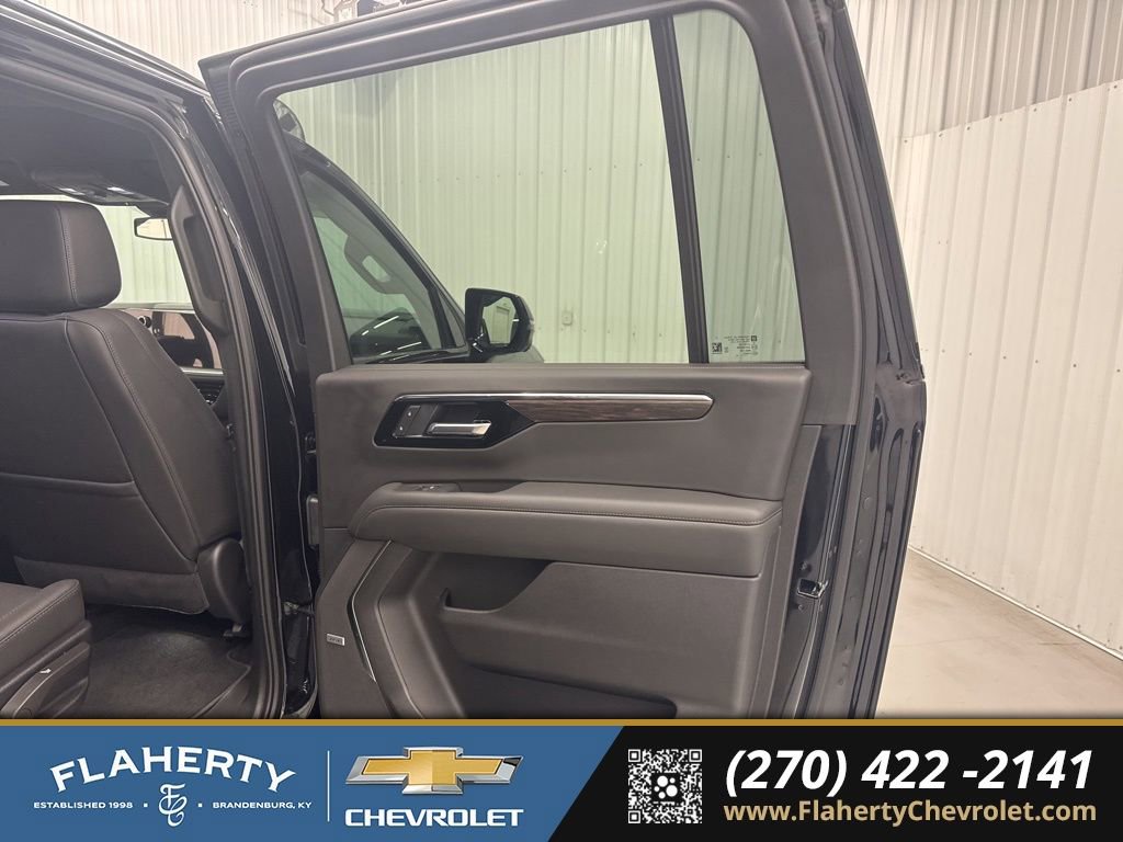 Used 2025 Chevrolet Suburban Z71 w/ Comfort Package image 14