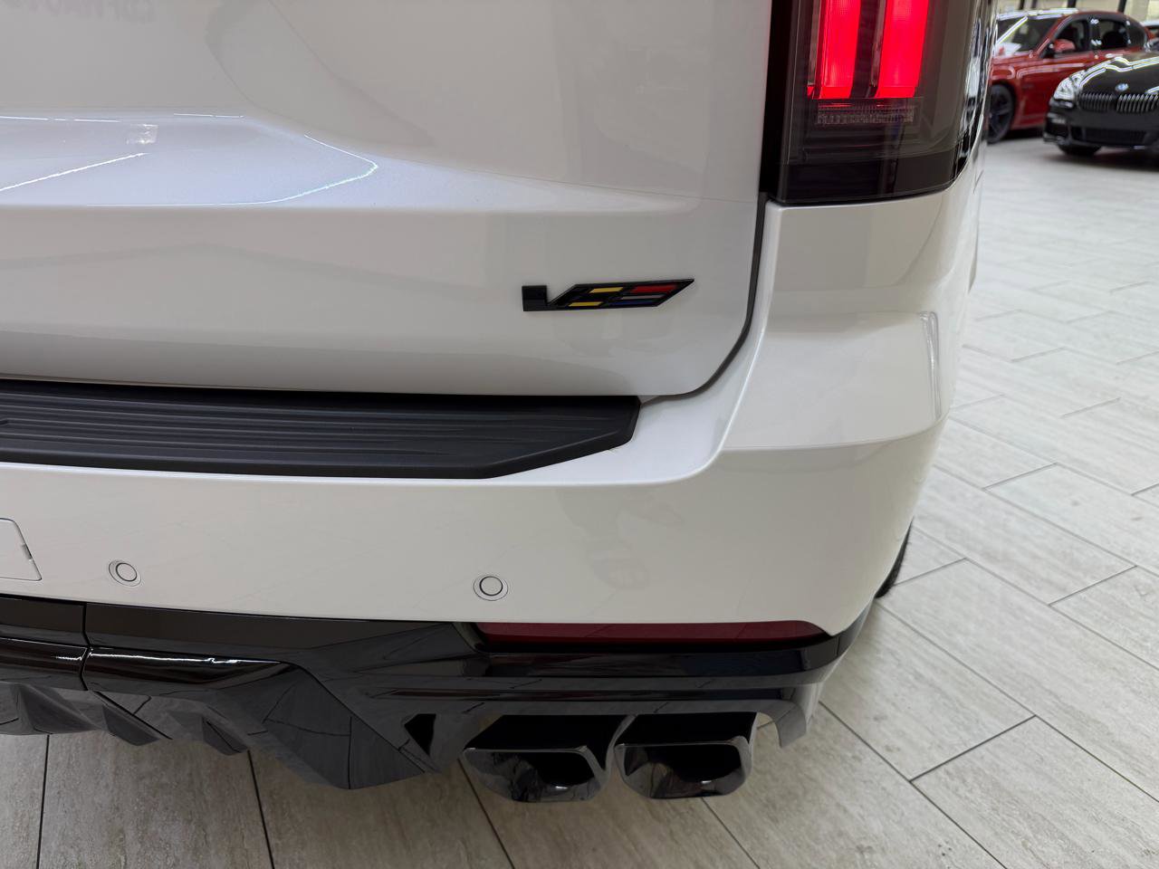 Used 2025 Cadillac Escalade V w/ LPO, ONYX Package image 9
