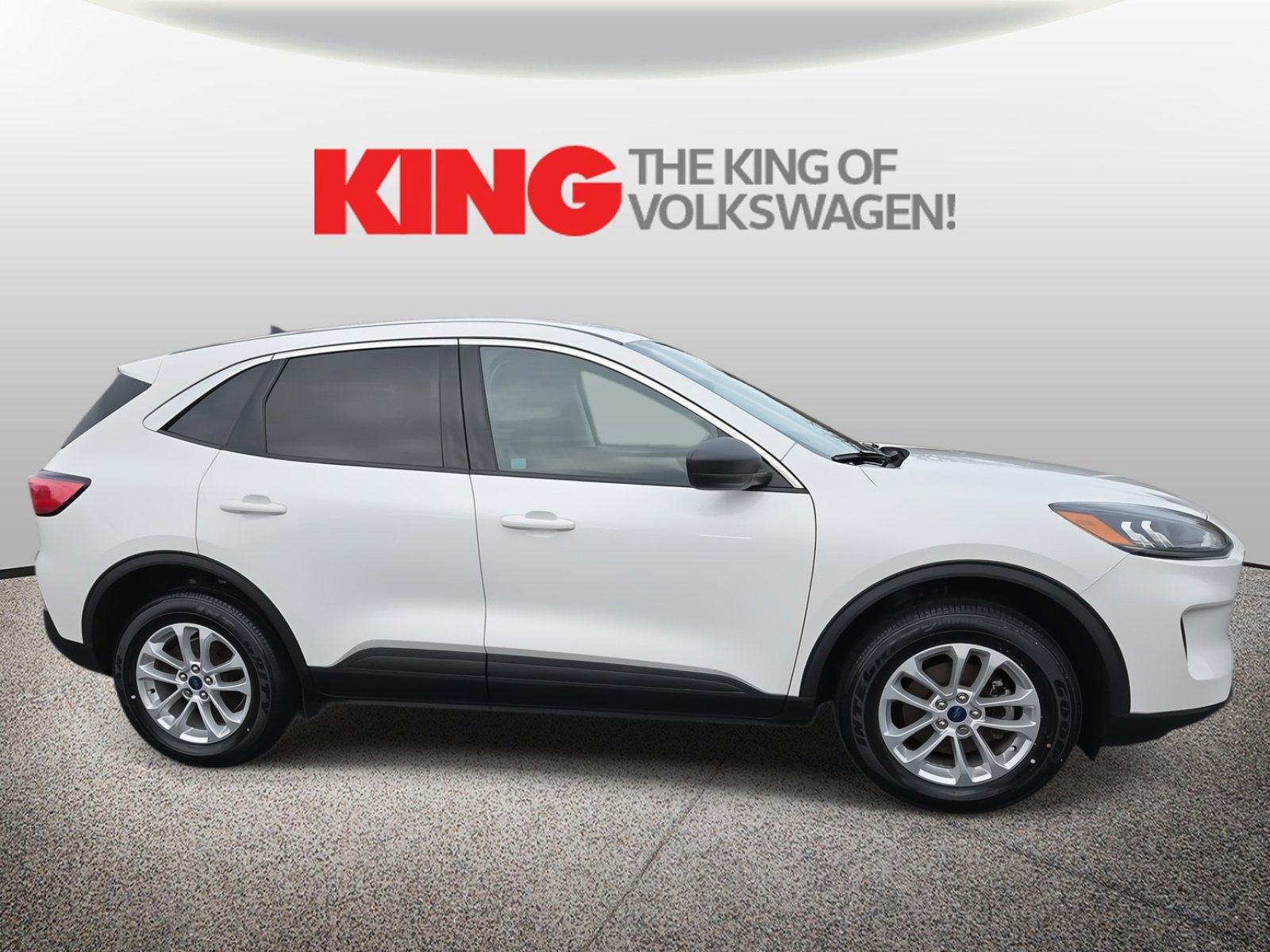 Used 2022 Ford Escape SE w/ Cold Weather Package image 2