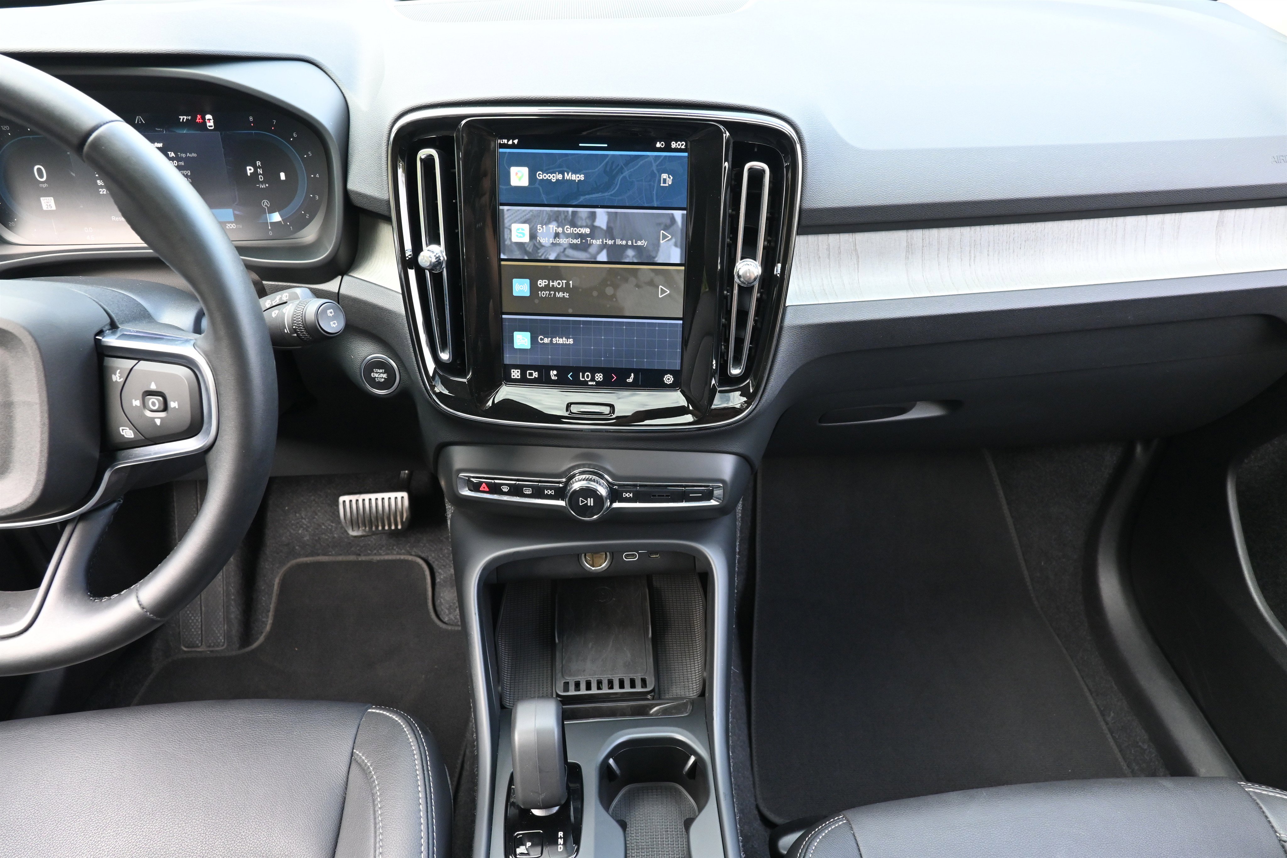 Used 2025 Volvo XC40 B5 Core image 27