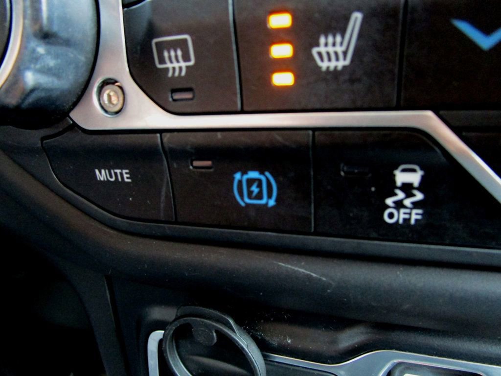 Used 2021 Jeep Wrangler Unlimited Sahara w/ Cold Weather Group image 27