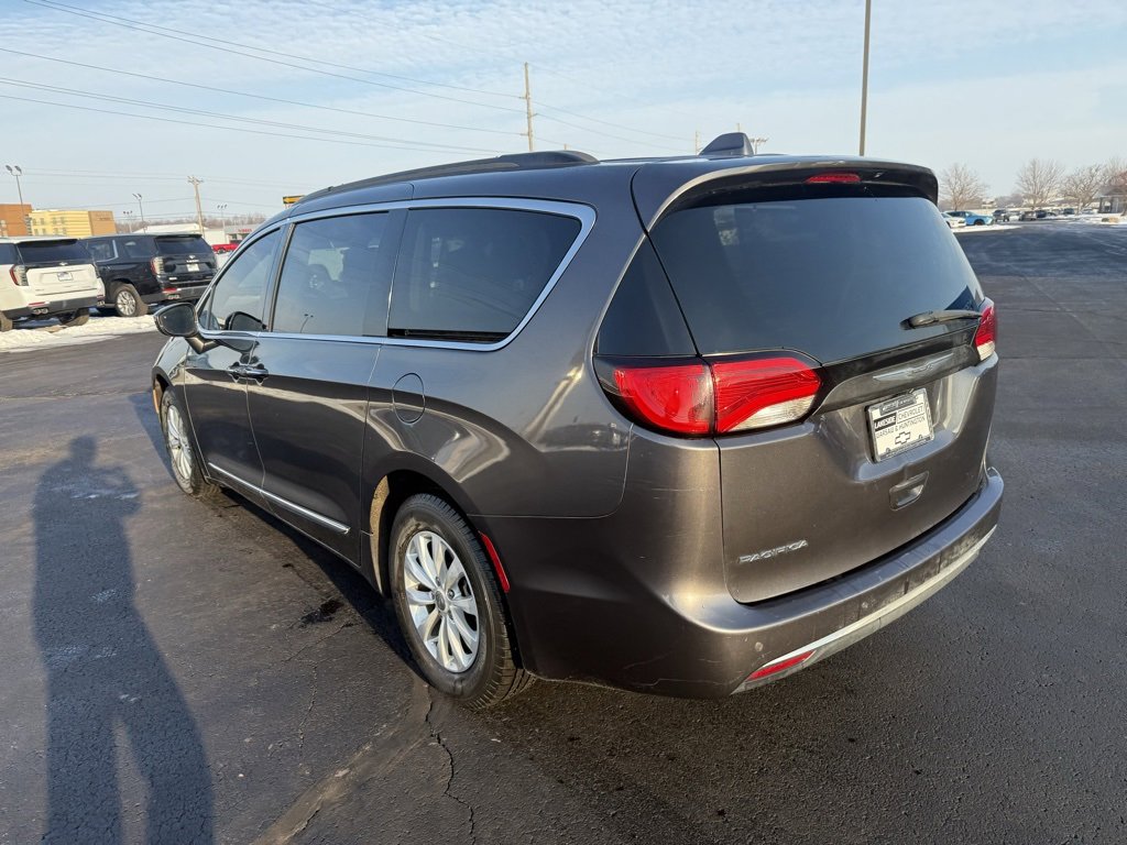 Used 2017 Chrysler Pacifica Touring-L image 5
