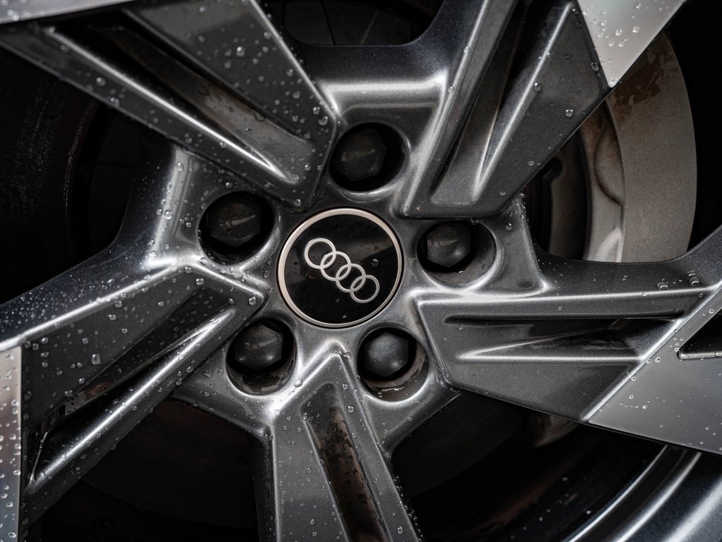 Used 2022 Audi e-tron Premium w/ Convenience Plus Package image 8