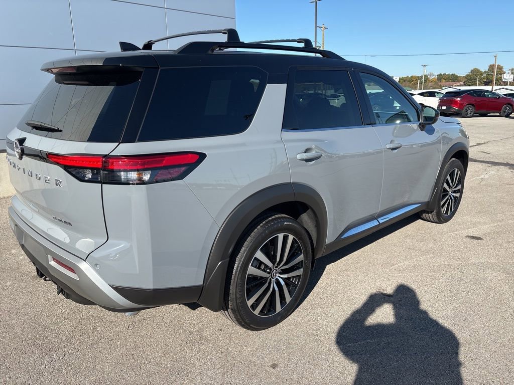 New 2025 Nissan Pathfinder Platinum FWD image 3