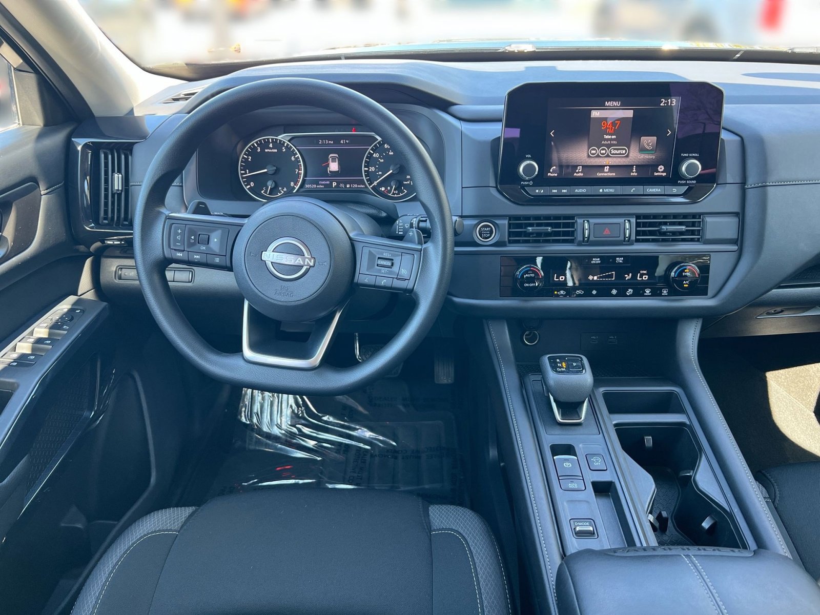 Used 2024 Nissan Pathfinder S image 16