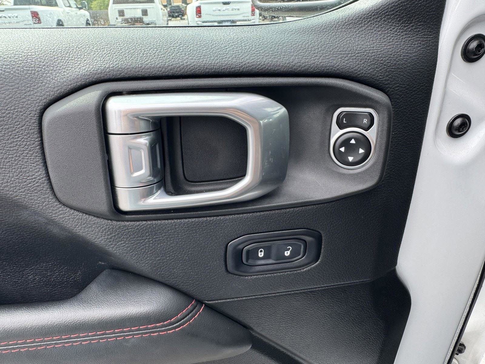 Used 2024 Jeep Gladiator Rubicon w/ Technology Group AWD/4WD image 23