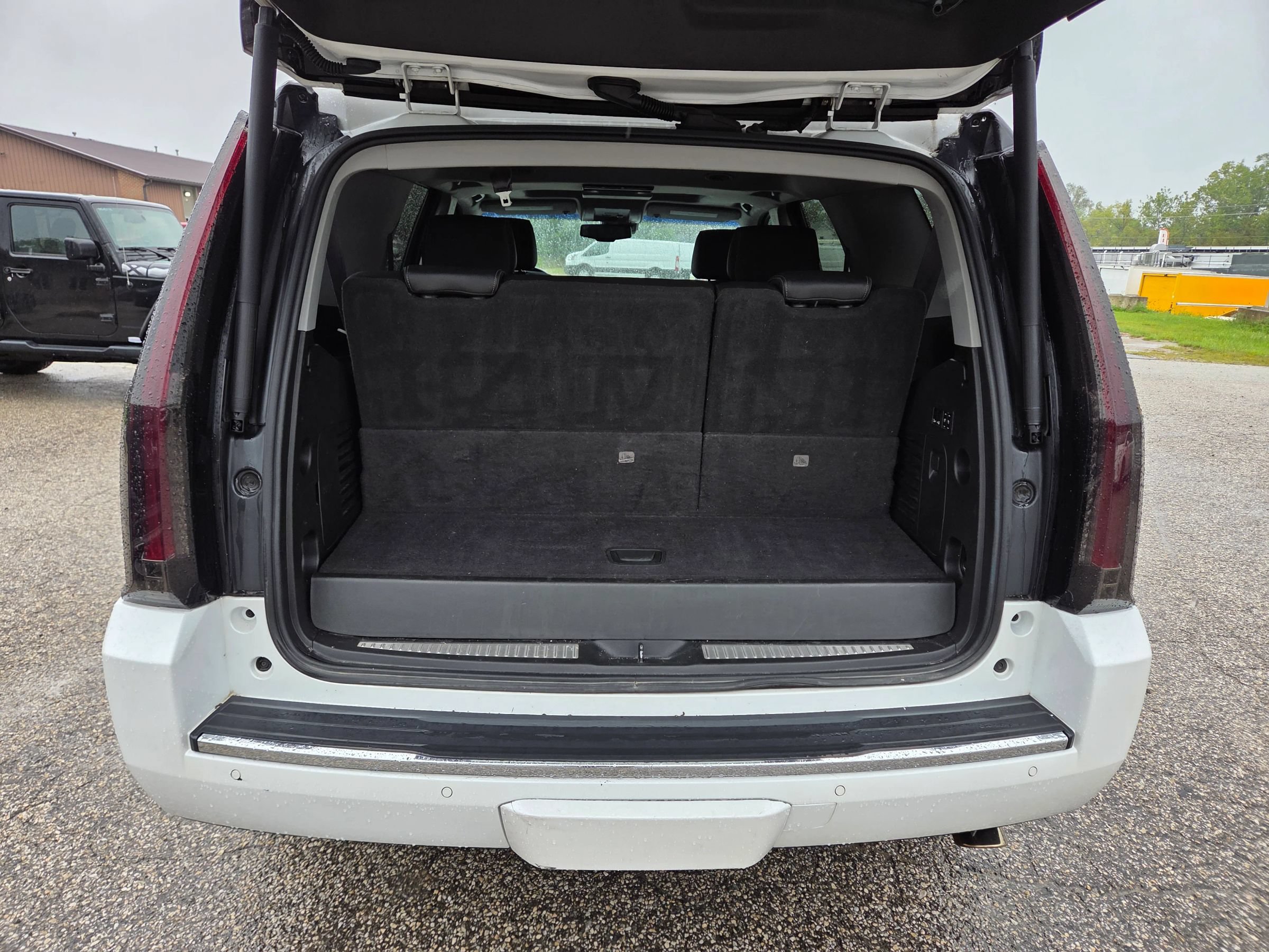 Used 2017 GMC Yukon Denali w/ Open Road Package AWD/4WD image 17