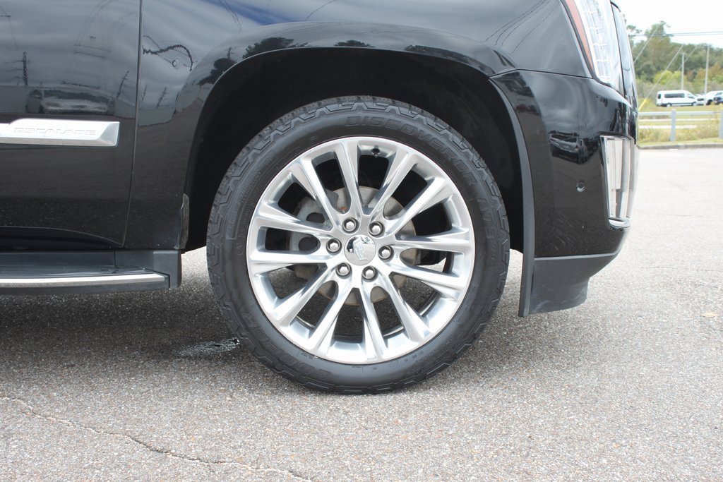 Used 2017 Cadillac Escalade ESV Luxury image 4