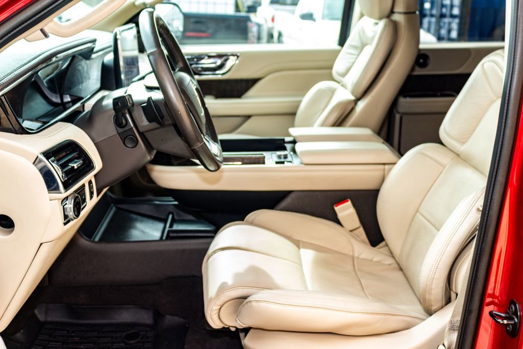 Used 2020 Lincoln Navigator Reserve image 32