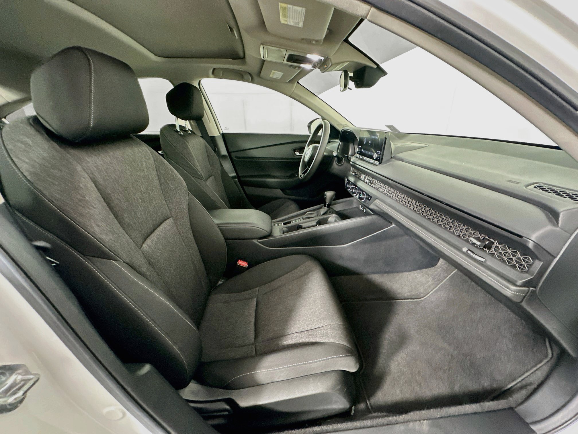 Used 2025 Honda Accord SE image 28