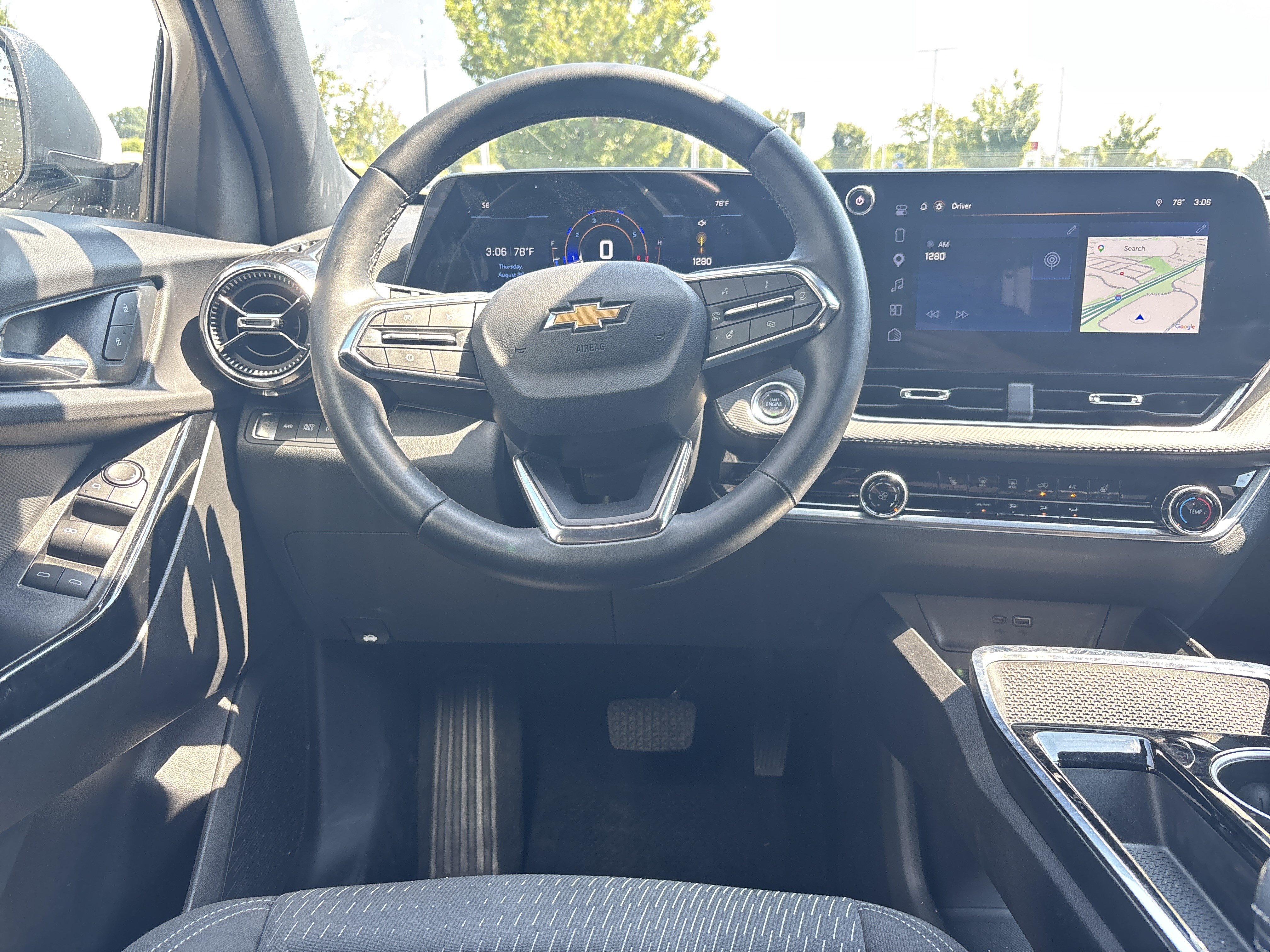 Used 2025 Chevrolet Equinox LT AWD/4WD image 16
