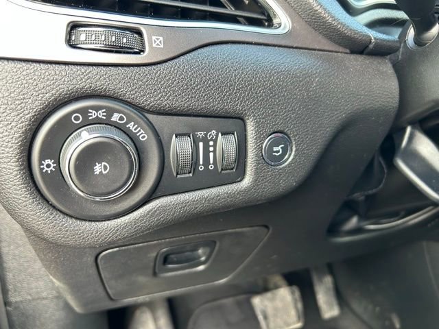 Used 2019 Jeep Cherokee Limited image 29