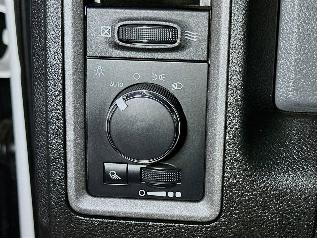 Used 2016 RAM 3500 Tradesman w/ Chrome Appearance Group AWD/4WD image 10