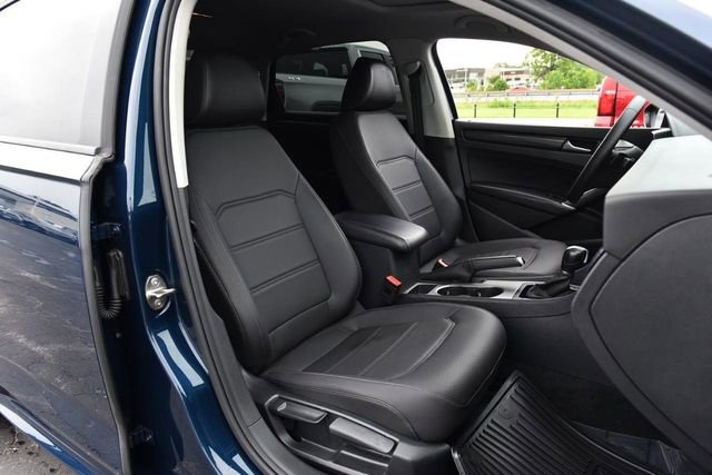 Certified 2020 Volkswagen Passat 2.0T R-Line FWD image 21