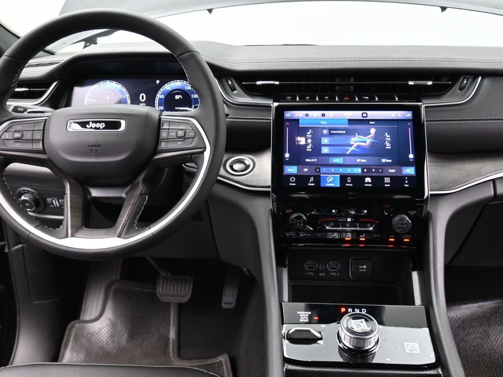 New 2025 Jeep Grand Cherokee L Limited w/ Luxury Tech Group II image 32