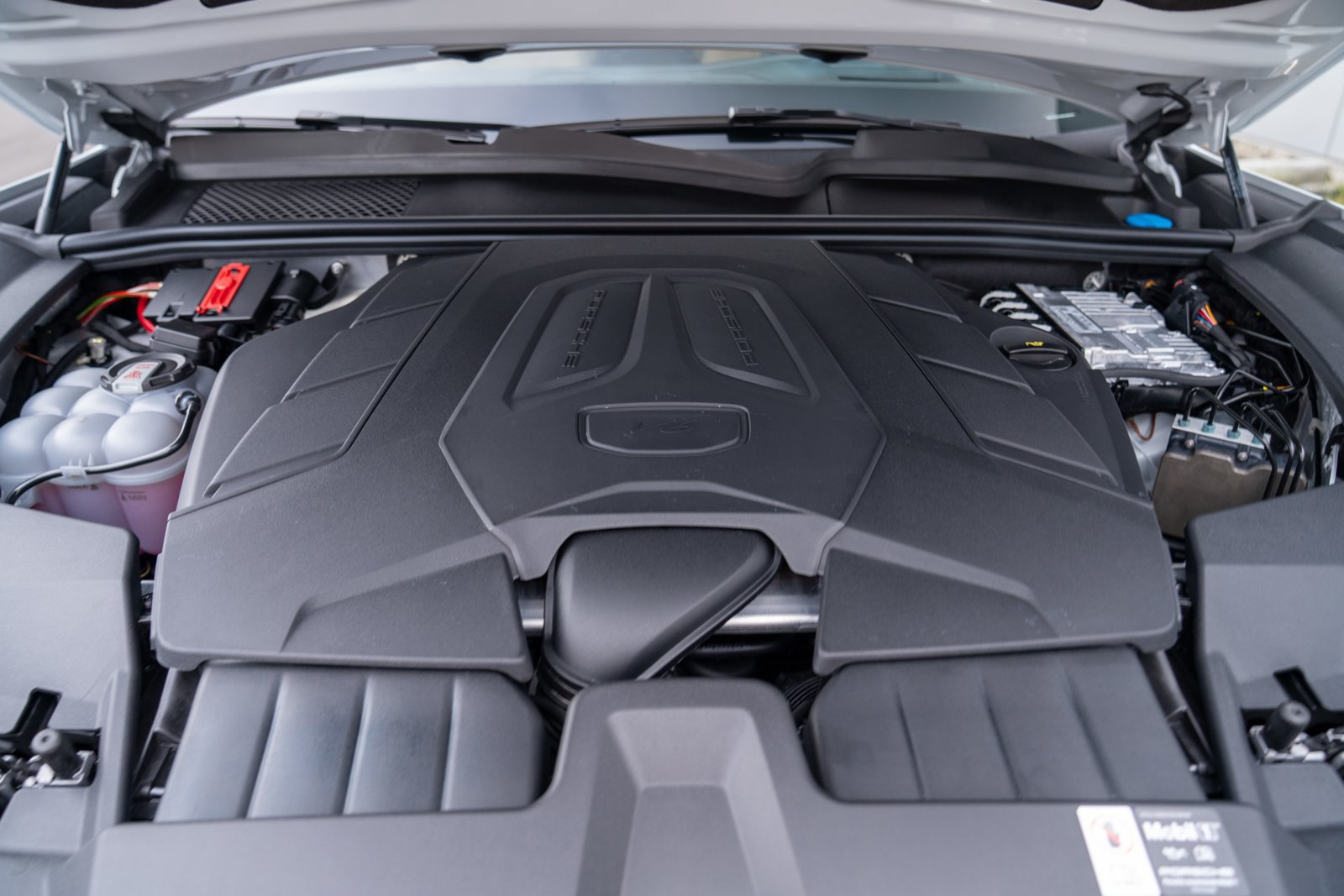 Certified 2026 Porsche Cayenne AWD/4WD image 28