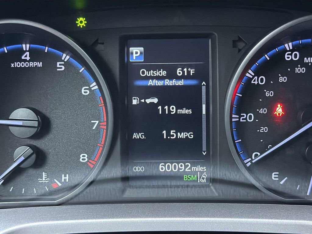 Used 2018 Toyota RAV4 XLE AWD/4WD image 25