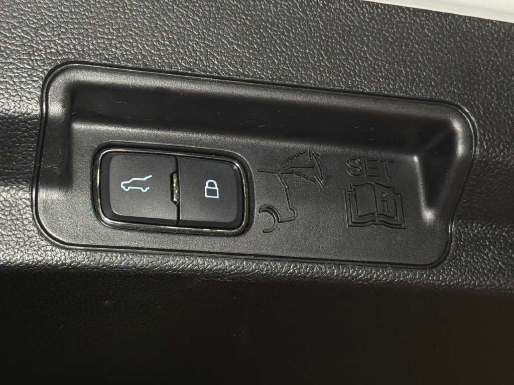 Used 2020 Ford Explorer Limited AWD/4WD image 7