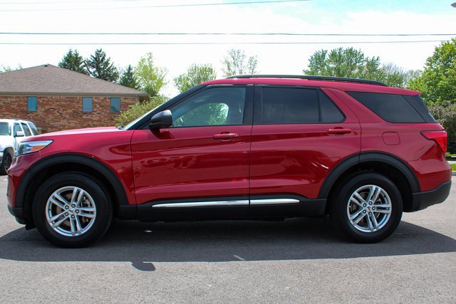 Used 2022 Ford Explorer XLT w/ Equipment Group 202A image 5