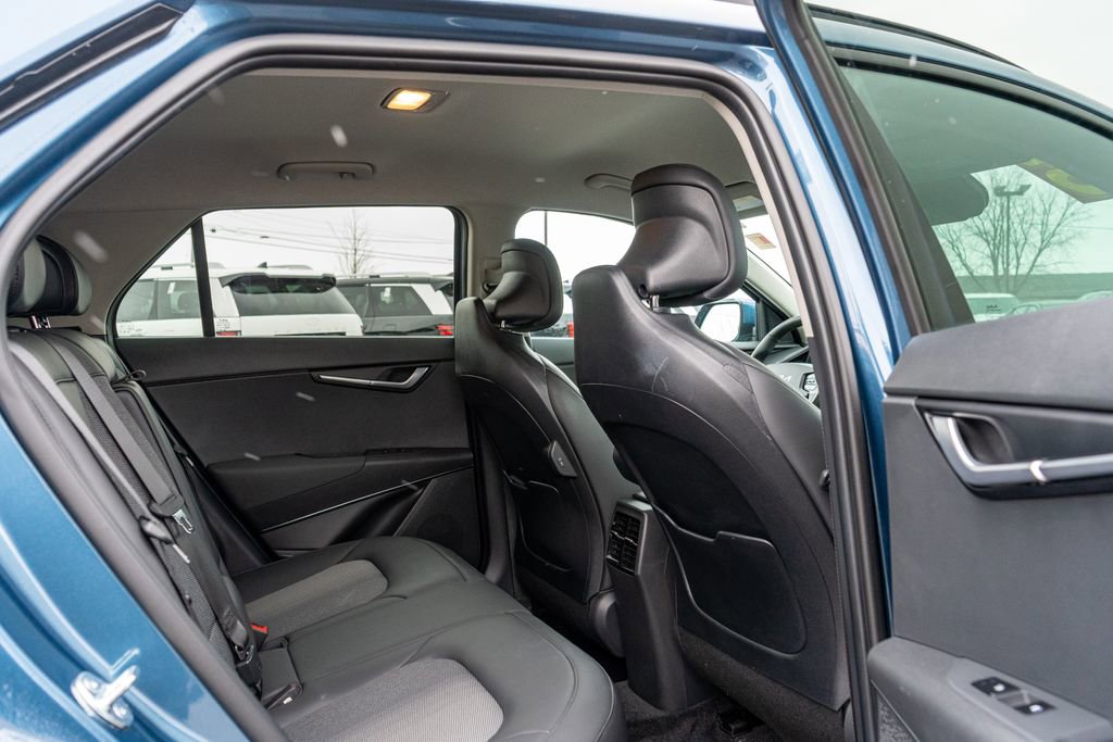 Used 2025 Kia Niro EX w/ EX Cold Weather Package image 13