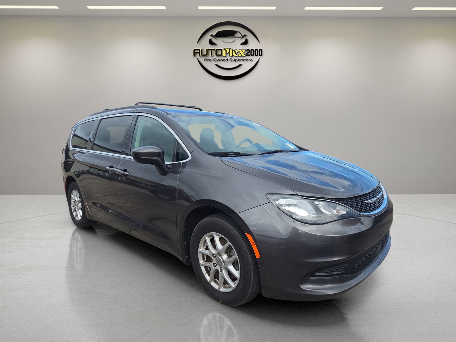 Used 2021 Chrysler Voyager Lxi FWD image 1