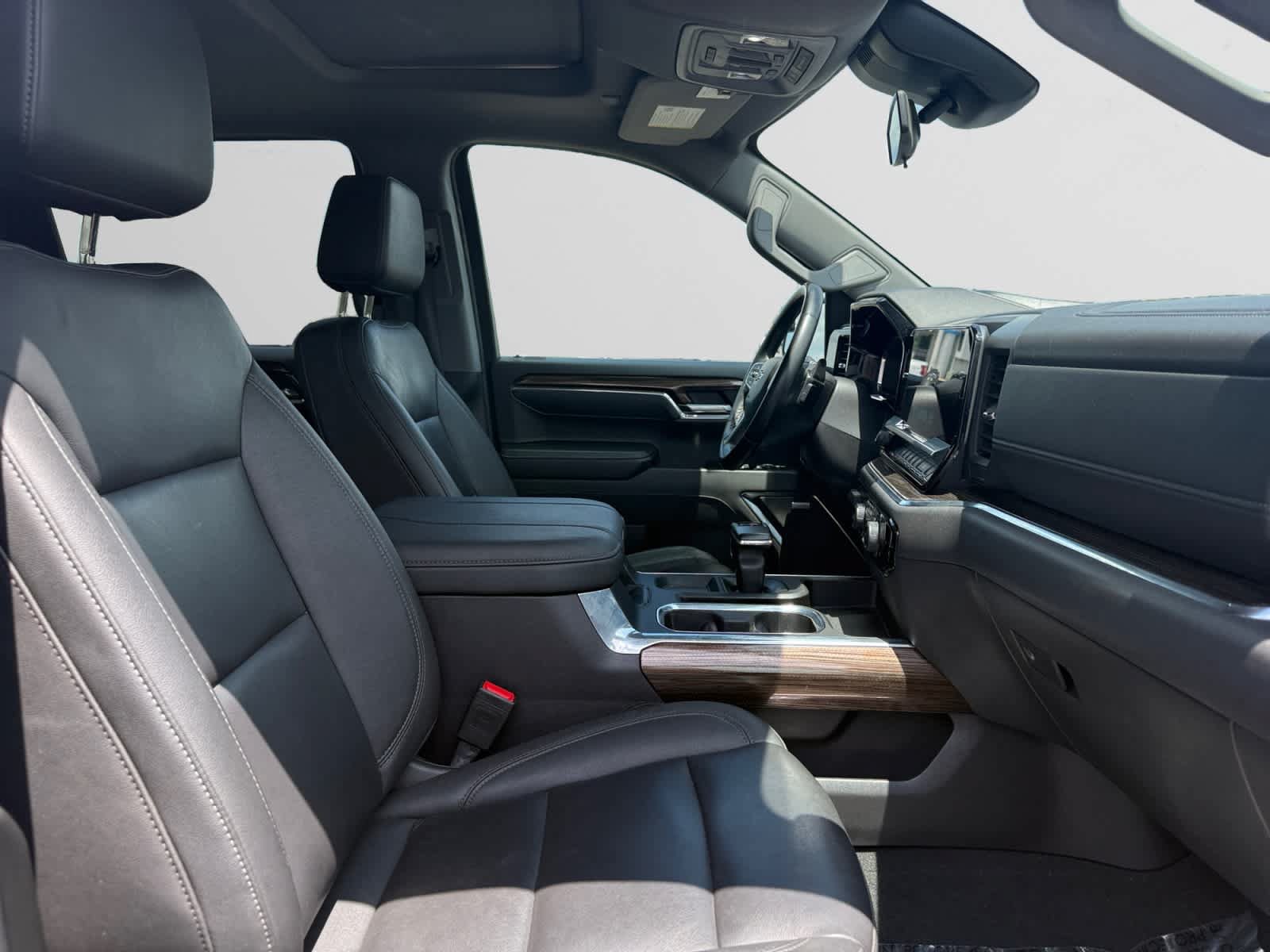 Used 2025 Chevrolet Silverado 1500 LT Trail Boss w/ Convenience Package II AWD/4WD image 15