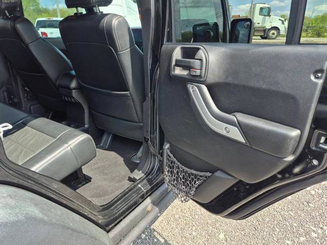 Used 2012 Jeep Wrangler Unlimited Rubicon AWD/4WD image 7
