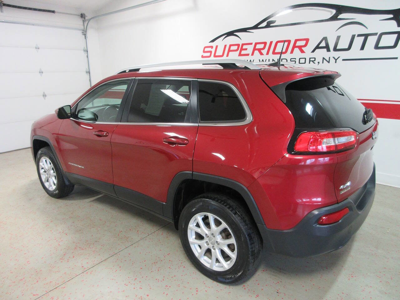 Used 2016 Jeep Cherokee Latitude w/ Cold Weather Group AWD/4WD image 3