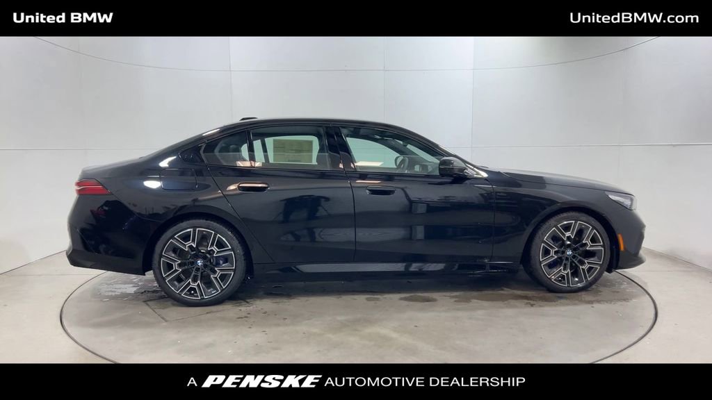 New 2026 BMW 550e xDrive w/ Premium Package image 9