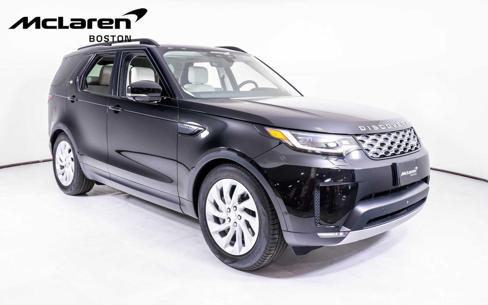 Used 2025 Land Rover Discovery S image 7