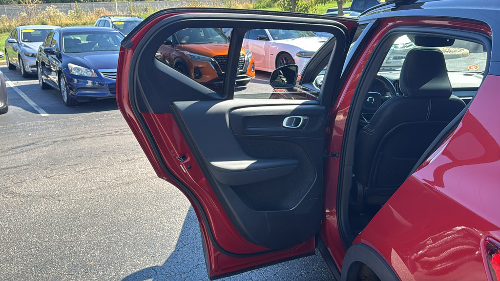 Used 2019 Volvo XC40 T5 R-Design AWD/4WD image 28