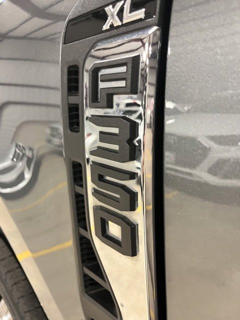 Used 2025 Ford F350 XL w/ XL Chrome Package image 28