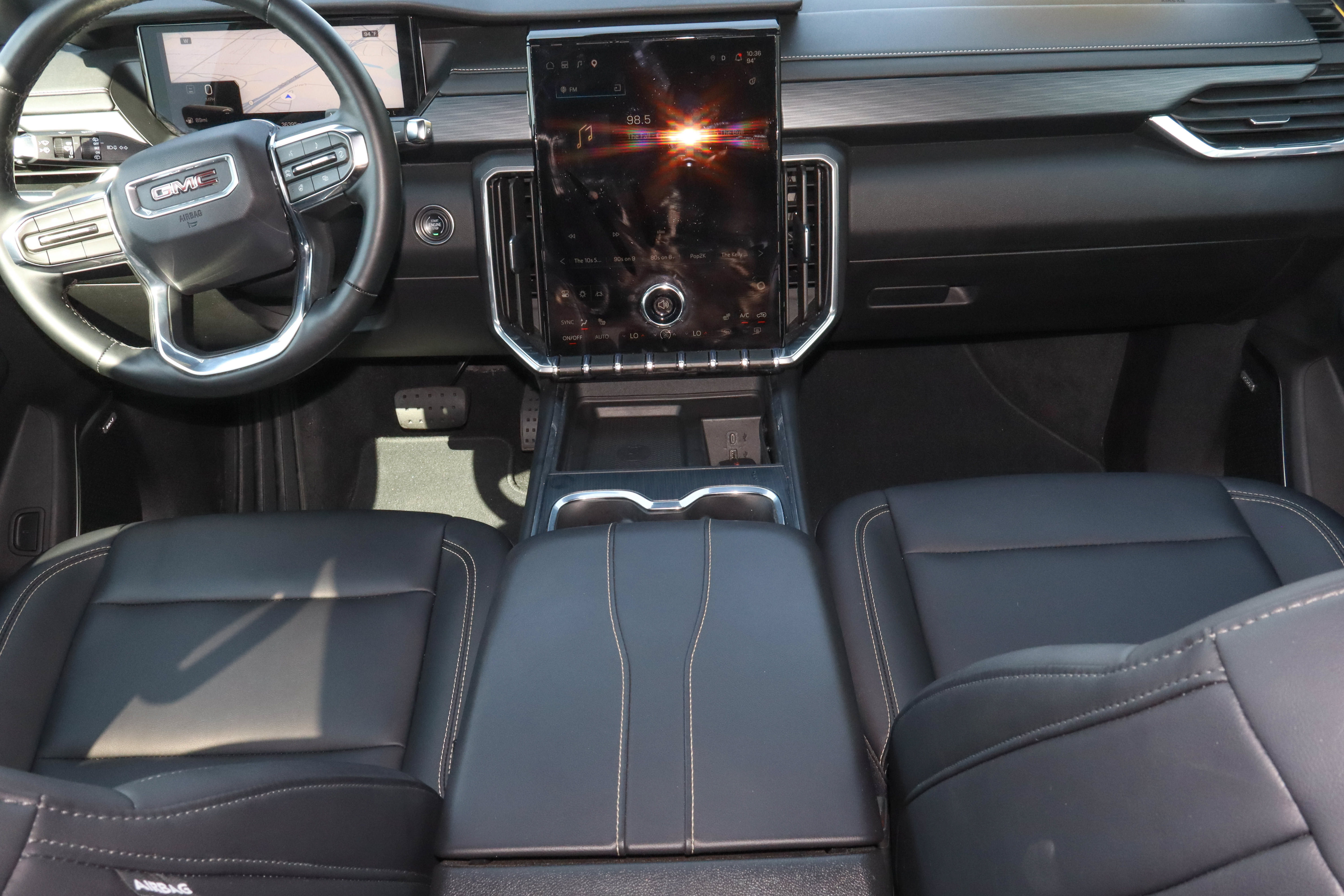 Used 2026 GMC Acadia Elevation w/ Elevation Premium Package FWD image 10
