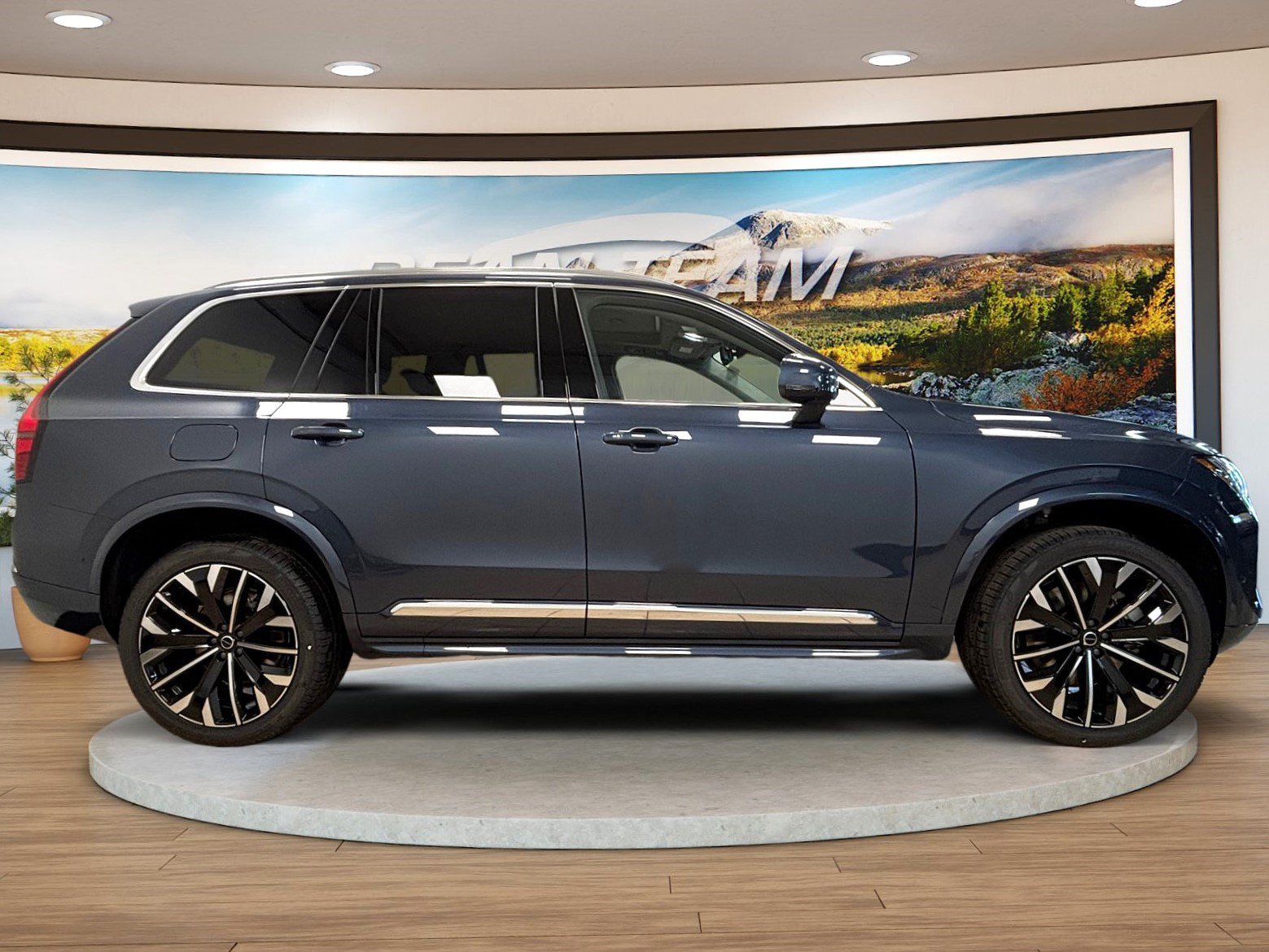 New 2026 Volvo XC90 T8 Ultra w/ Protection Package Premier AWD/4WD image 4